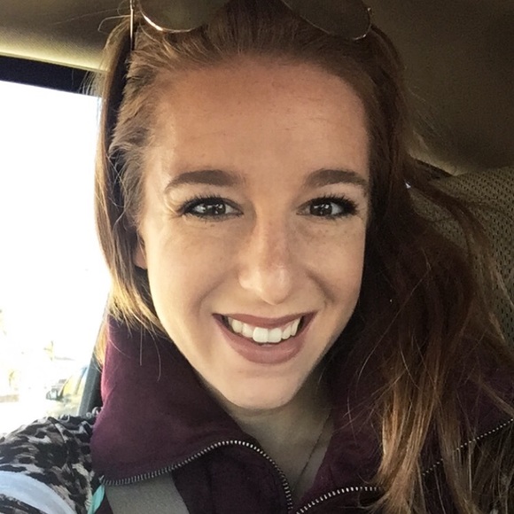 Meet your Posher, Cassidie - Picture 2 of 3